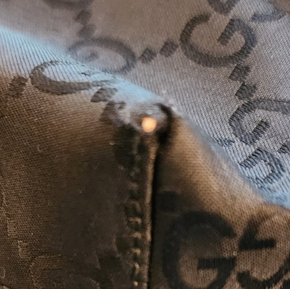 Used Authenticated Gucci black handbag‎ - Picture 4 of 11